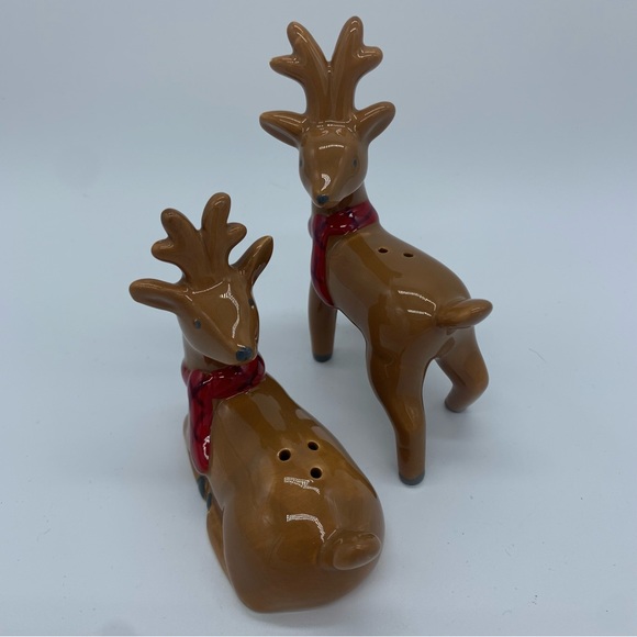 Christmas Reindeer Salt and Pepper Shakers - Picture 4 of 6